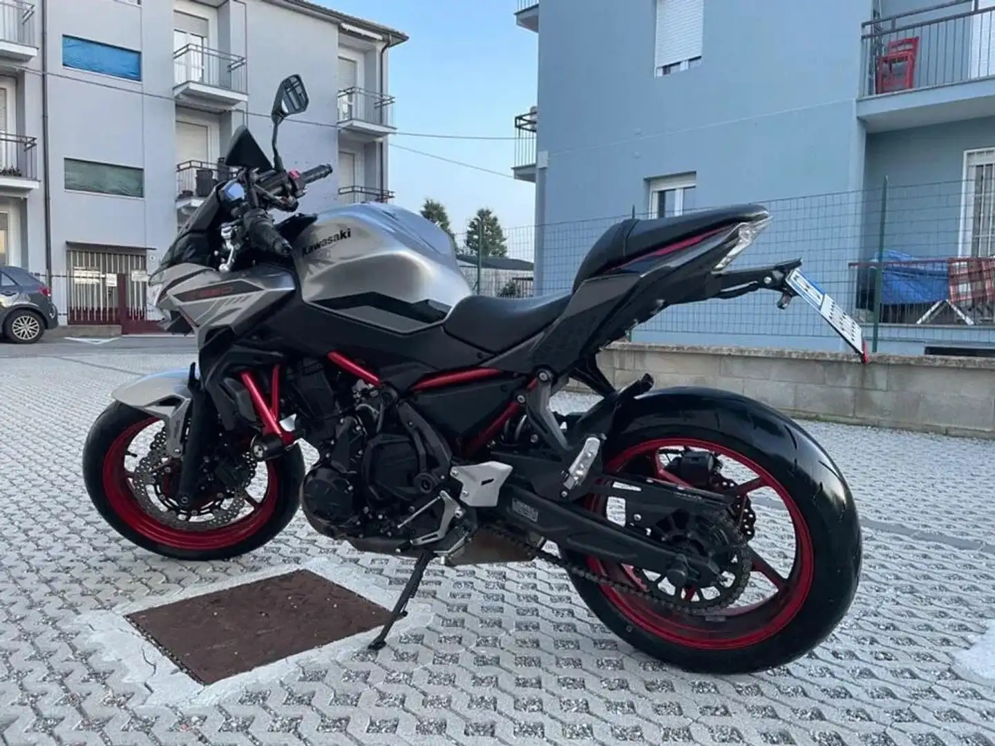 Kawasaki Z 650 Grigio - 1