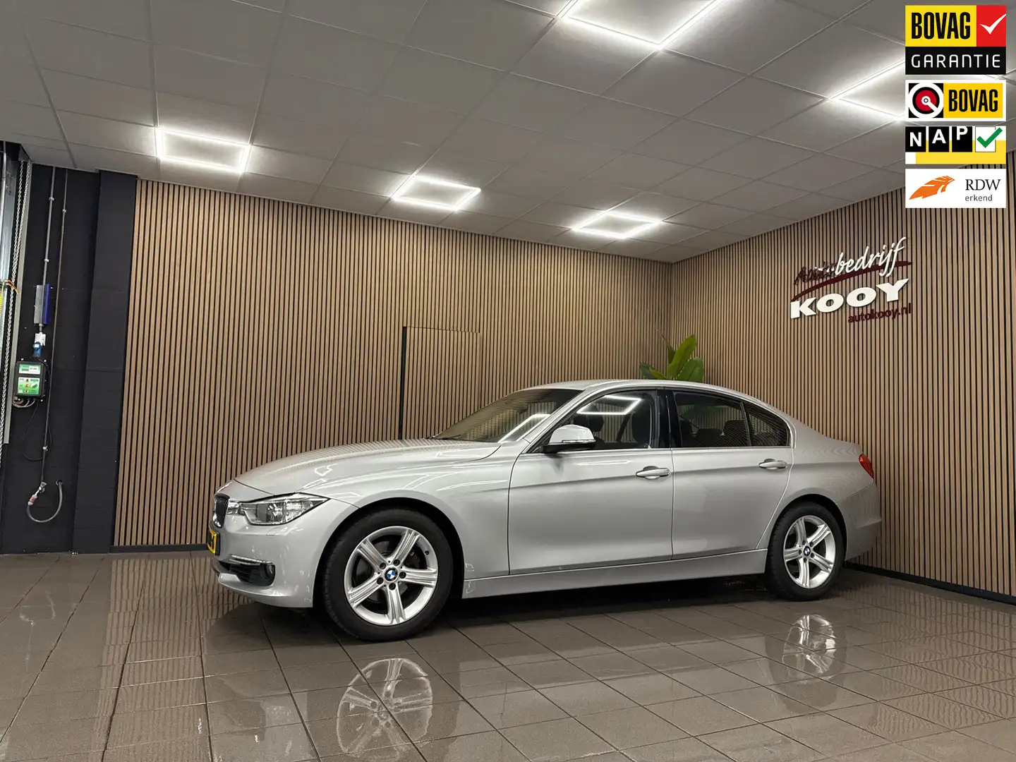 BMW 320 3-serie 320i Executive * Automaat / Xenon / Leder Grijs - 1