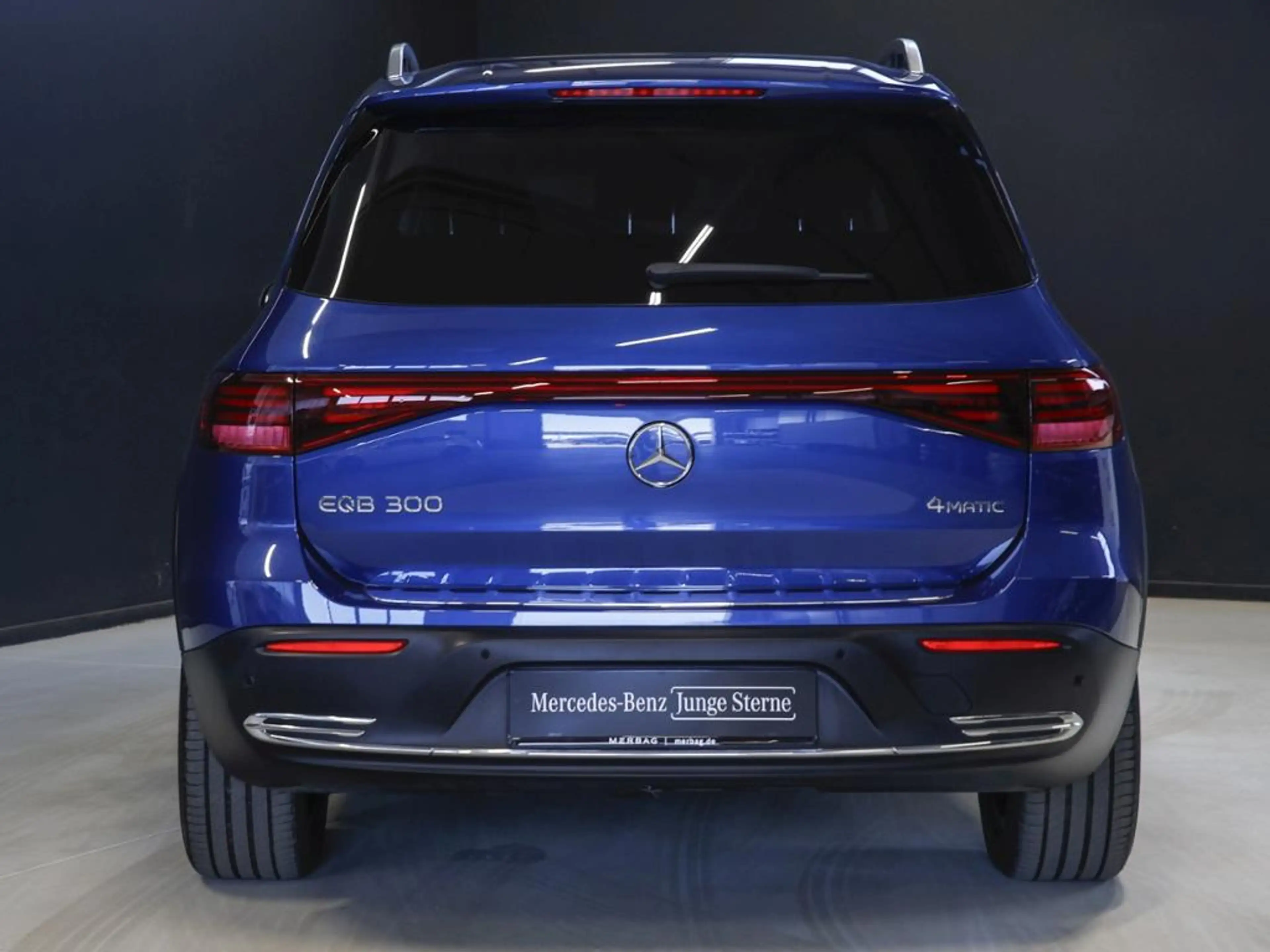 Mercedes-Benz EQB 300 4M *Progressive Pano AHK Kam LED Totwin — photo 4