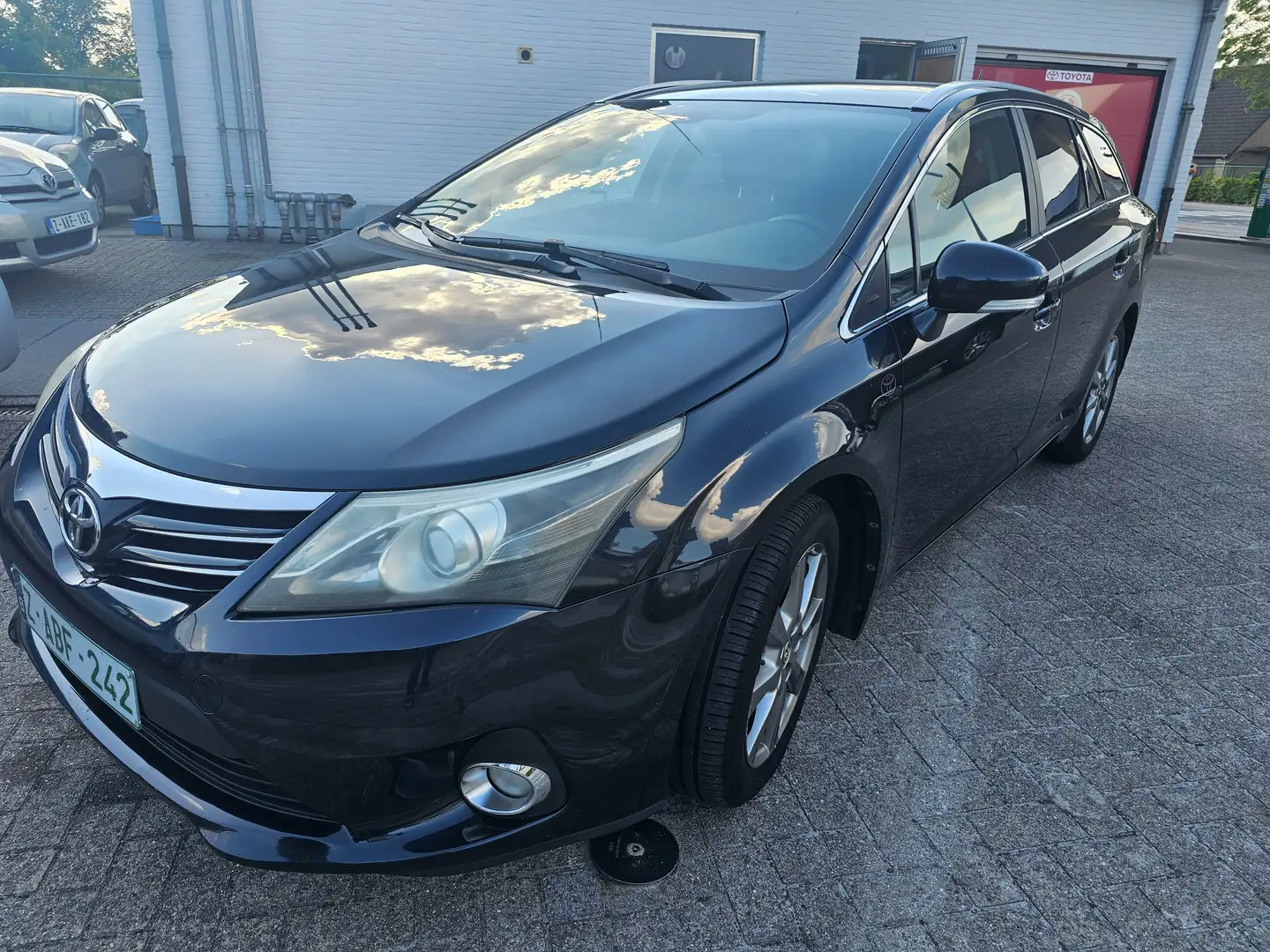 Toyota Avensis Avensis SW 2.0 D-4D Comfort Gris - 2