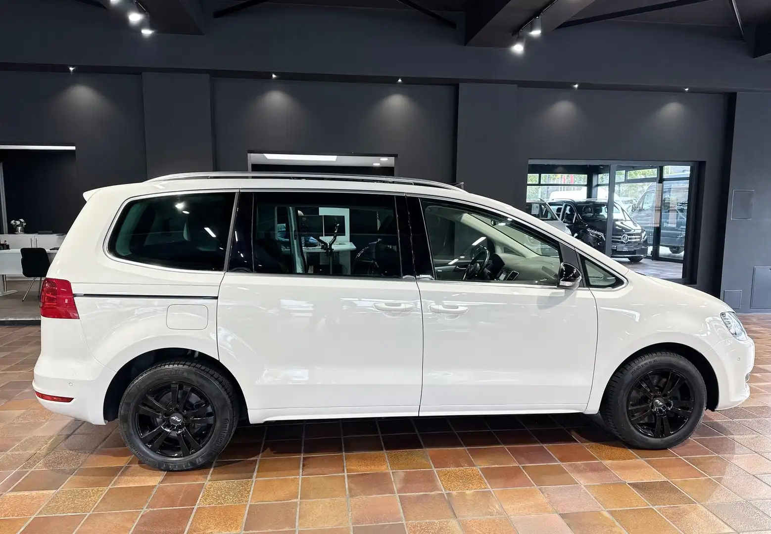 Volkswagen Sharan 4MOTION STYLE 7S PANO STANDHZ DYNA 3XETÜR Weiß - 2