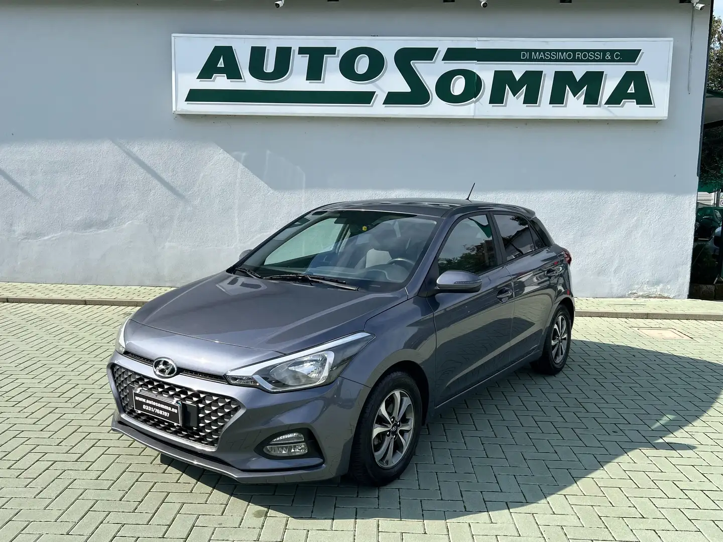 Hyundai i20 5p 1.2 mpi Tech 75cv  OK per TUTTI I NEOPATENTATI Grigio - 1