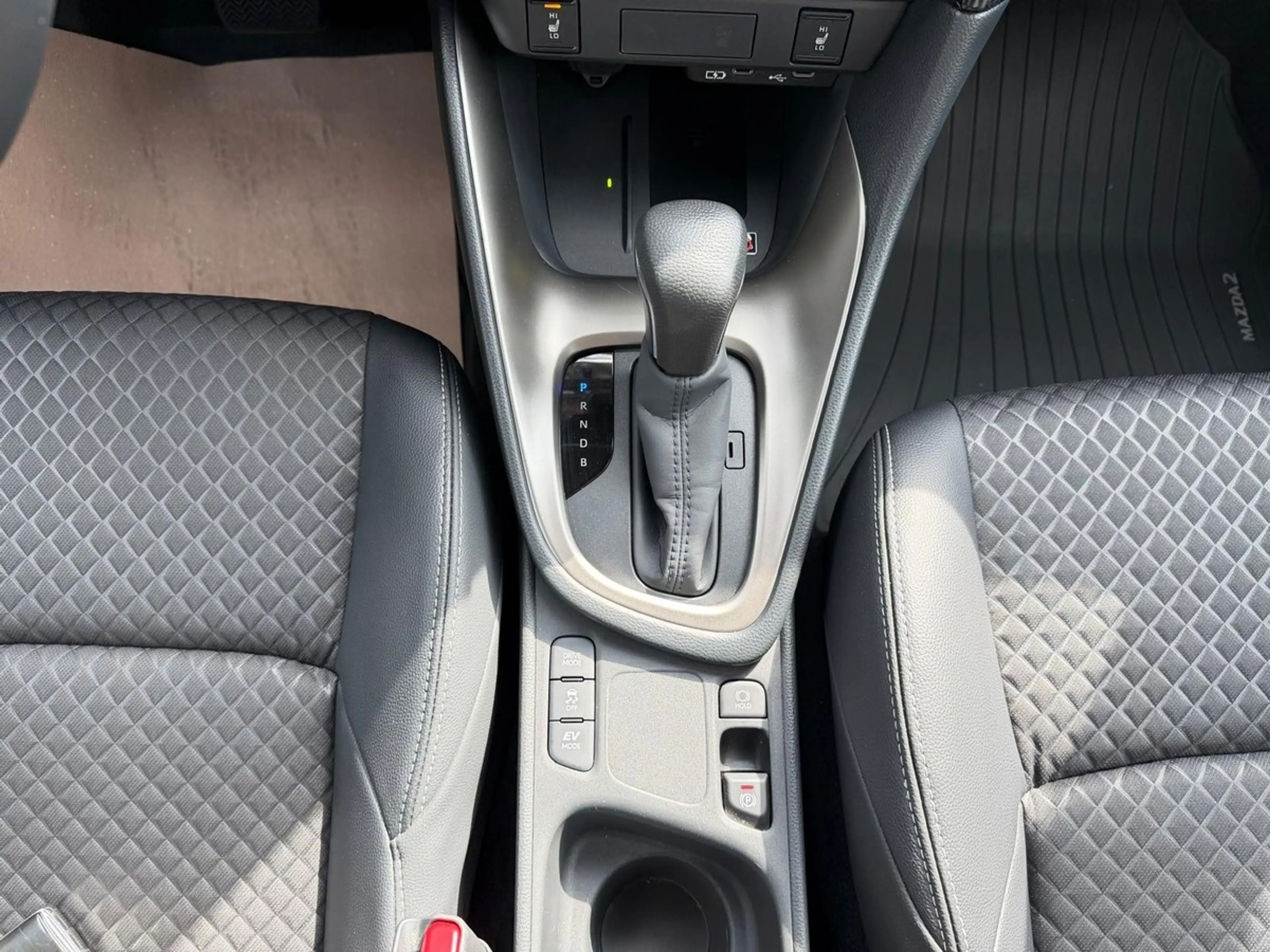 Mazda 2 1.5 Hybrid Homura, Vollfolierung, LED, Carplay, *A — photo 12