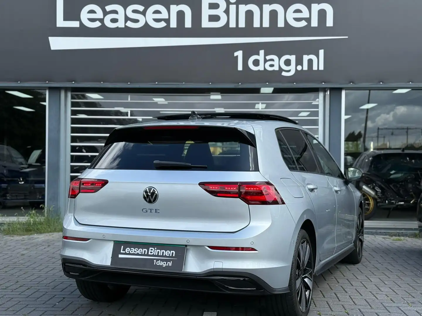 Volkswagen Golf GTE 1.4 eHybrid Blackstyle Pano/Matrix/Blindspot/Camer - 2