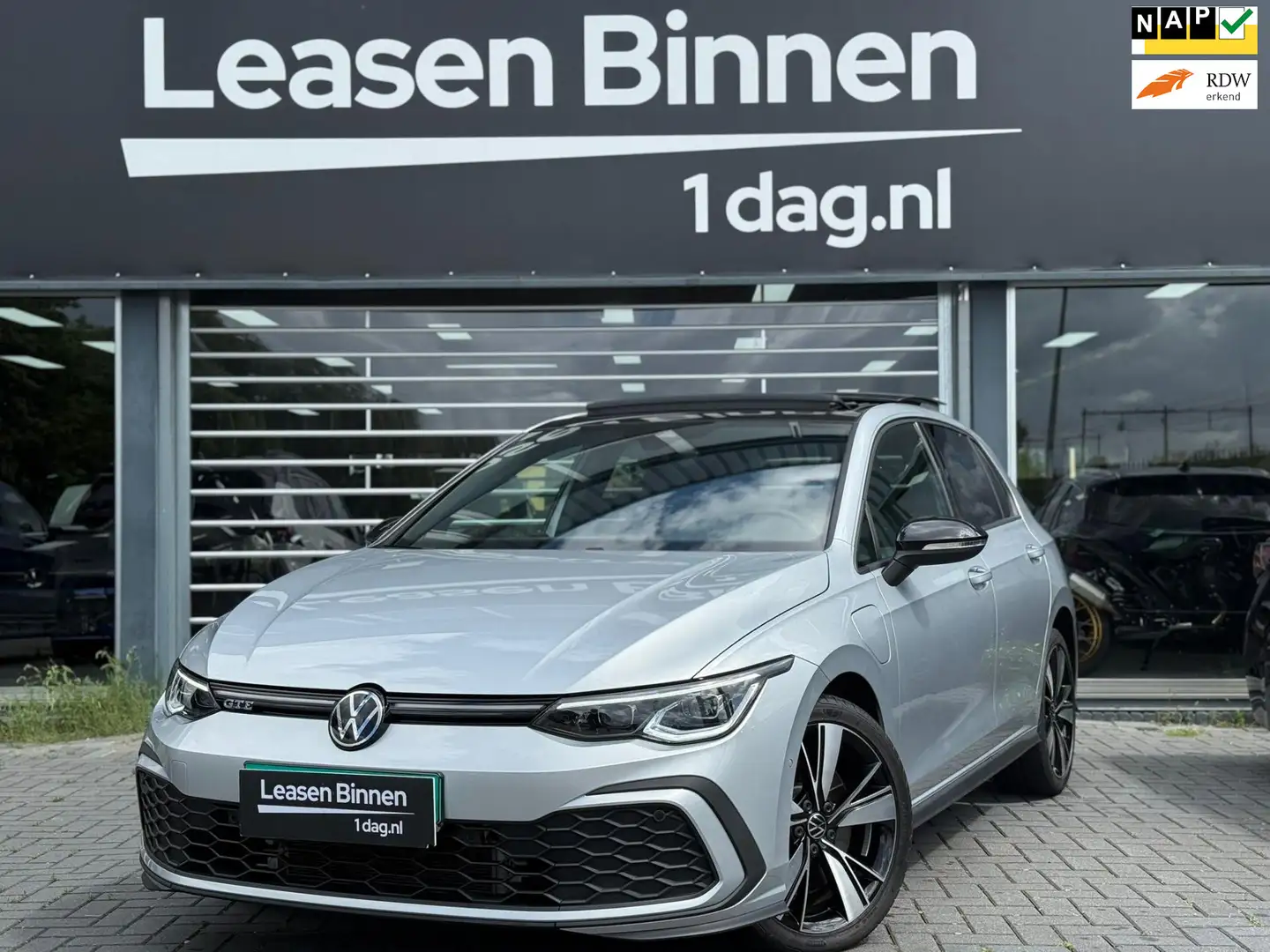 Volkswagen Golf GTE 1.4 eHybrid Blackstyle Pano/Matrix/Blindspot/Camer - 1
