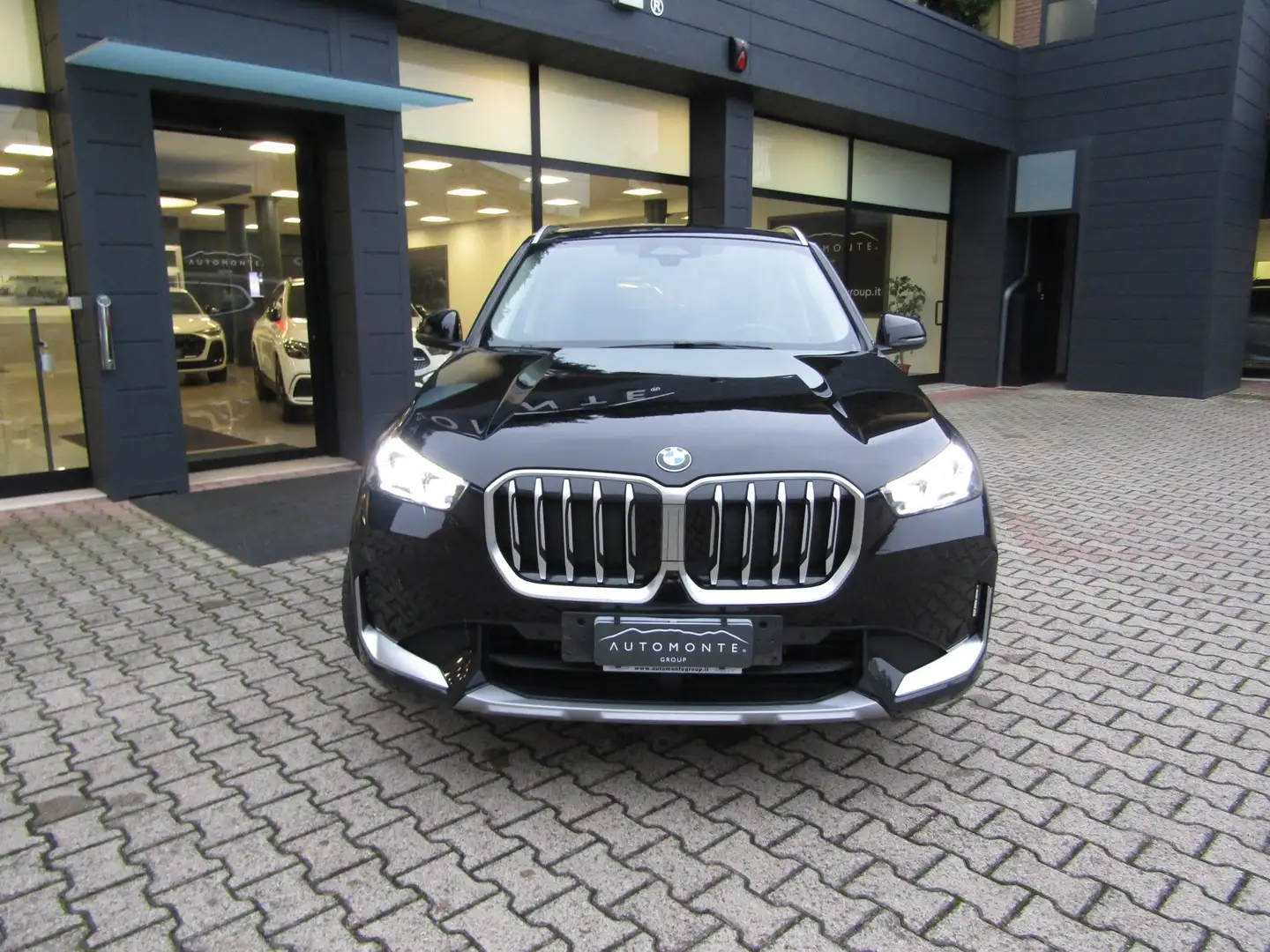 BMW X1 SDRIVE 18i XLINE AUTO,CERCHI 18,GANCIO,CARPLAY Zwart - 2