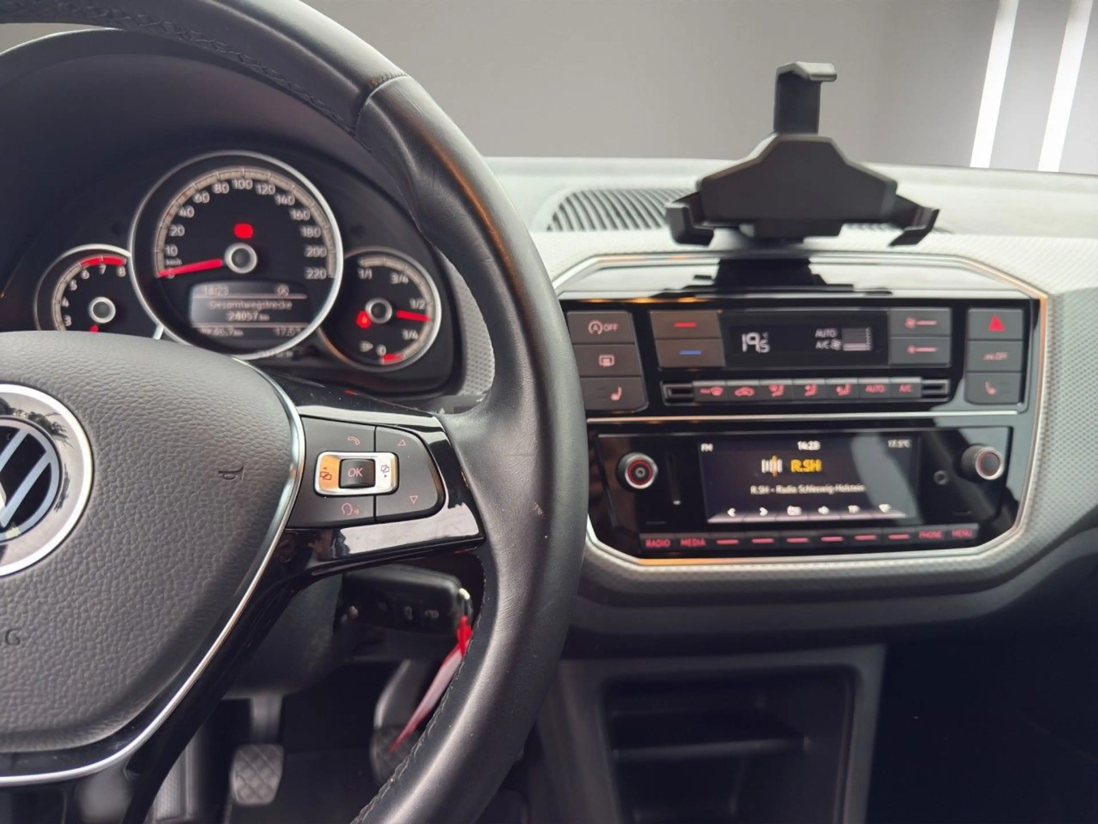 Volkswagen up! 1.0 48 kW 5-Gang — photo 12