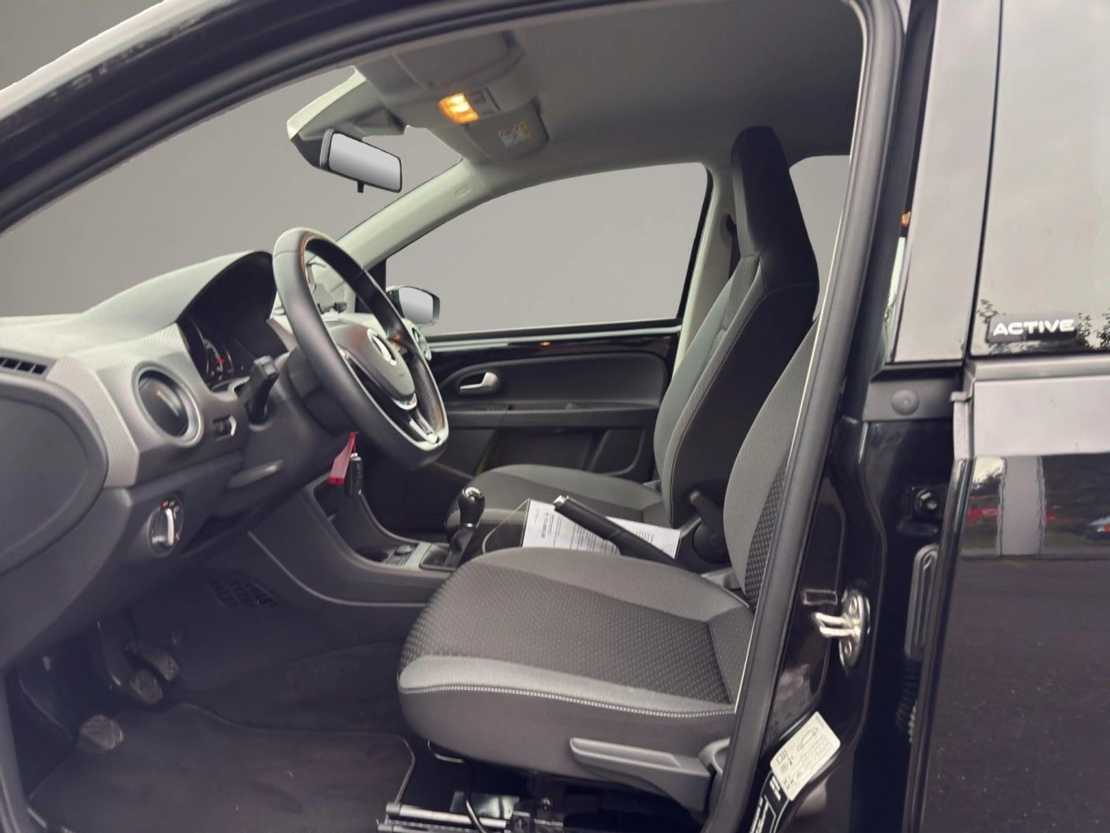 Volkswagen up! 1.0 48 kW 5-Gang — photo 9