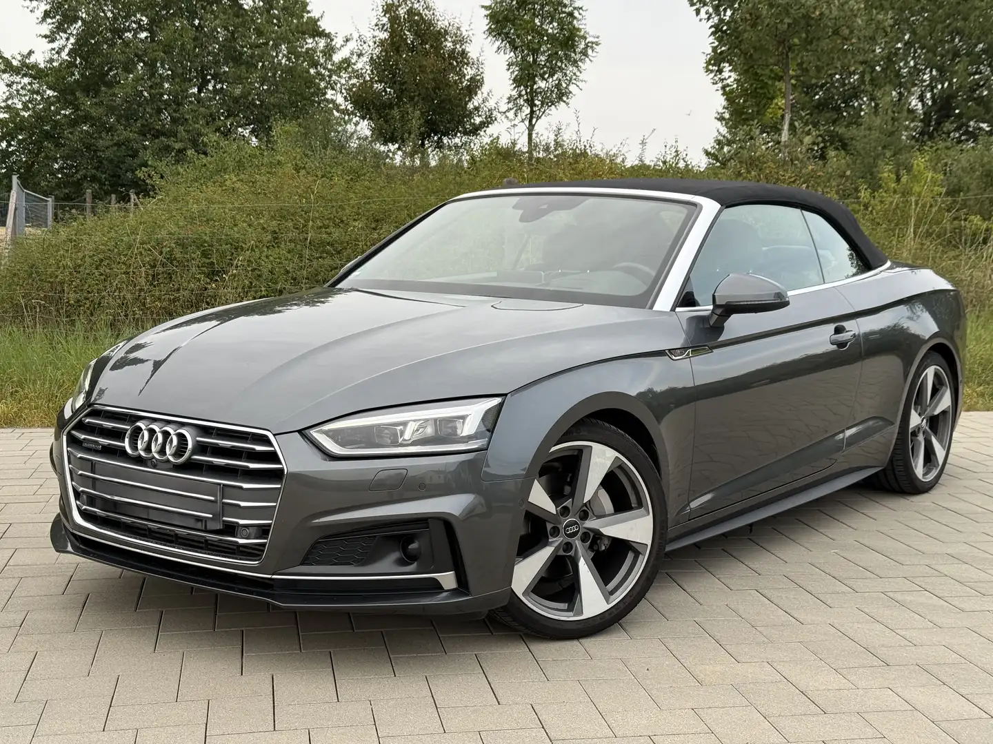 Audi A5 Cabrio 3.0 TDI quattro S tronic S line Grau - 1