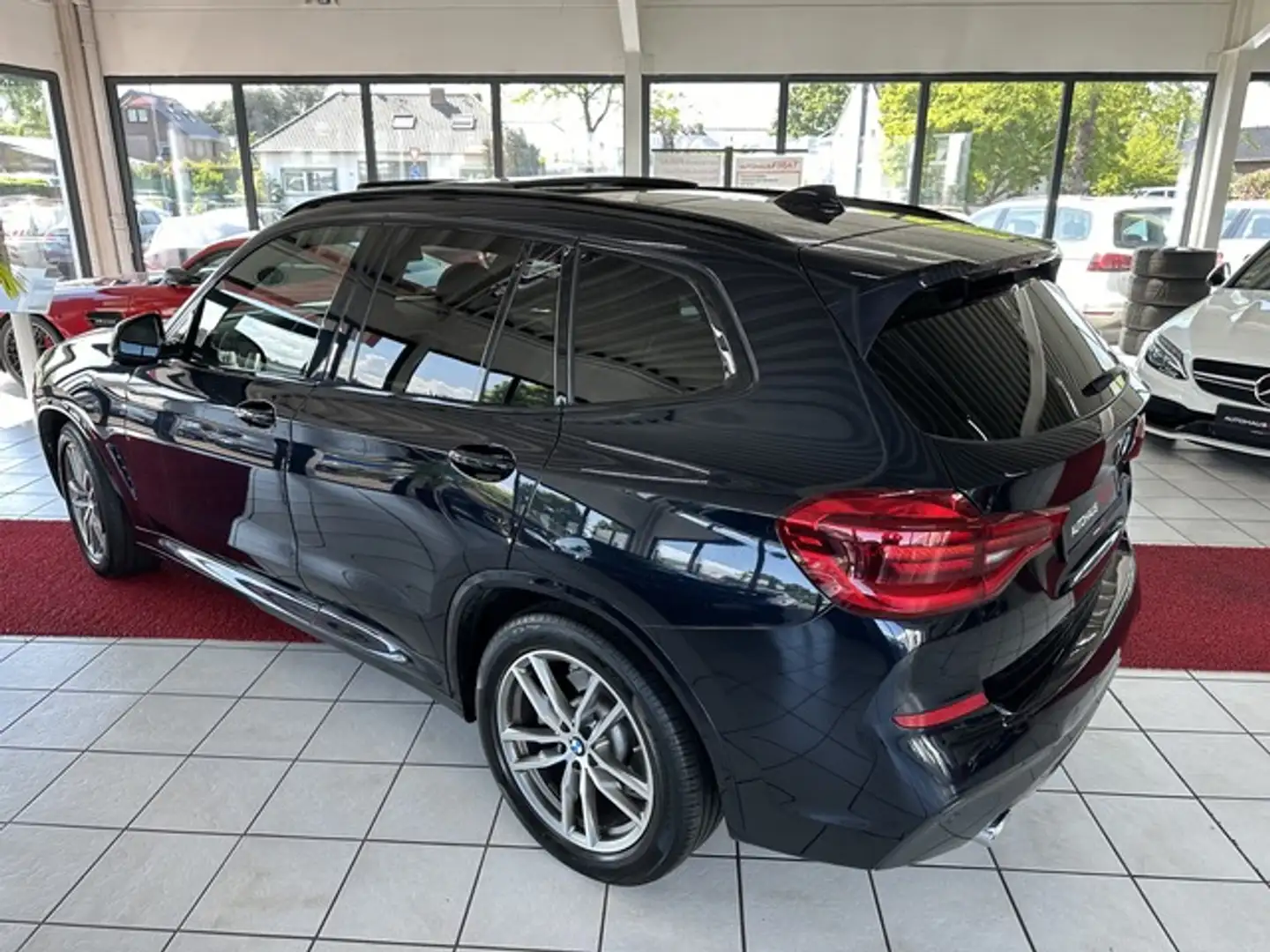 BMW X3 xDrive 20d M Sport Individual PanoramaSD+Teilleder Zwart - 2