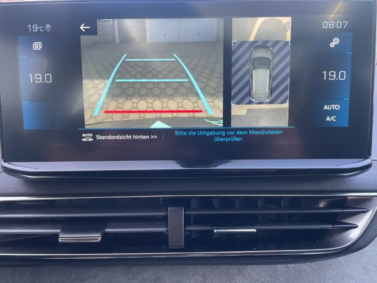 Peugeot 3008 GT PT 130 EAT8 PANO LED ACC SHZ Navi Digitales Coc, миниатюра 19