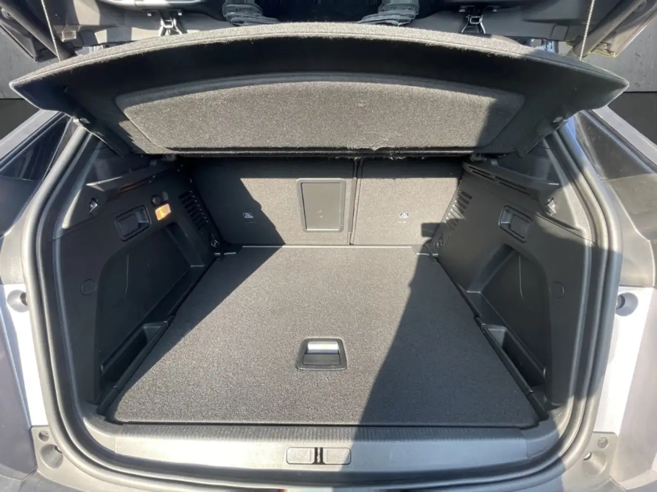 Peugeot 3008 GT PT 130 EAT8 PANO LED ACC SHZ Navi Digitales Coc, миниатюра 7