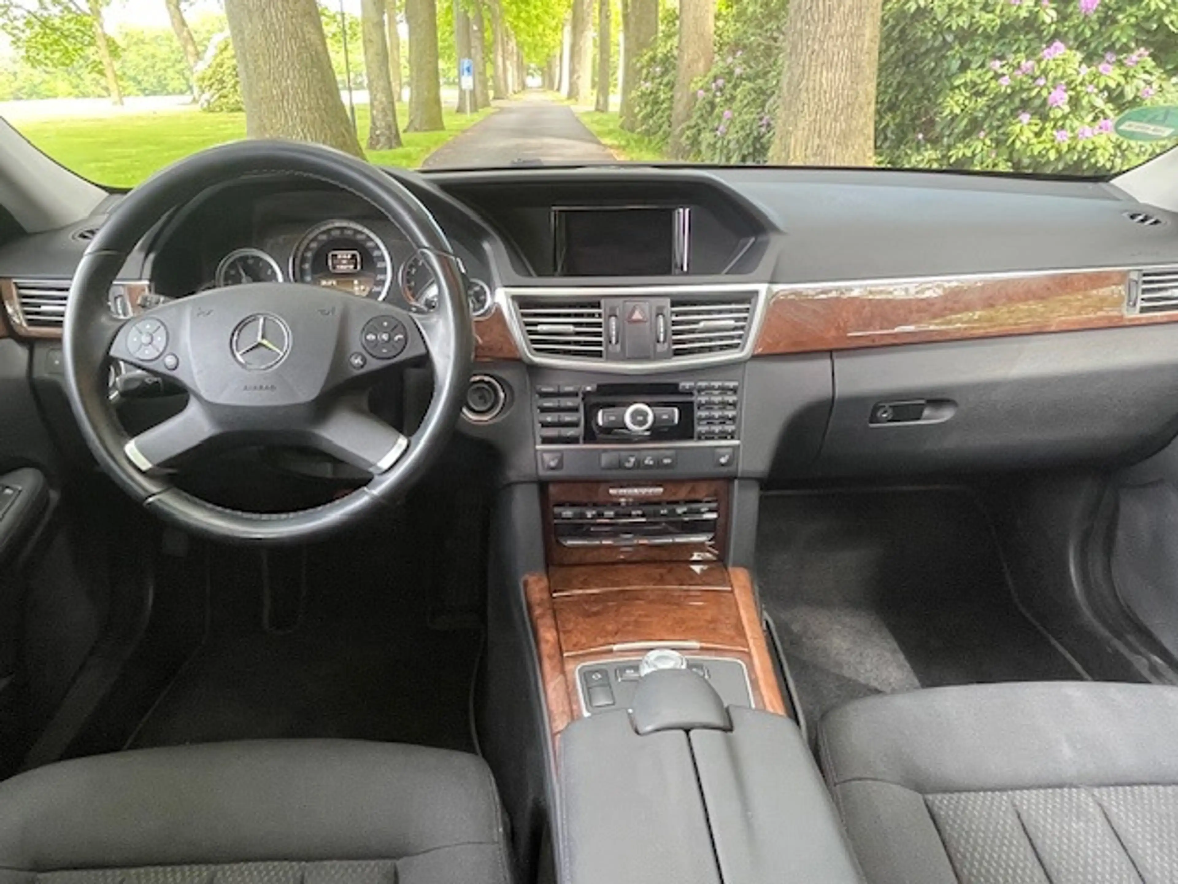 Mercedes-Benz E 250 CGI Business Class Elegance — photo 11