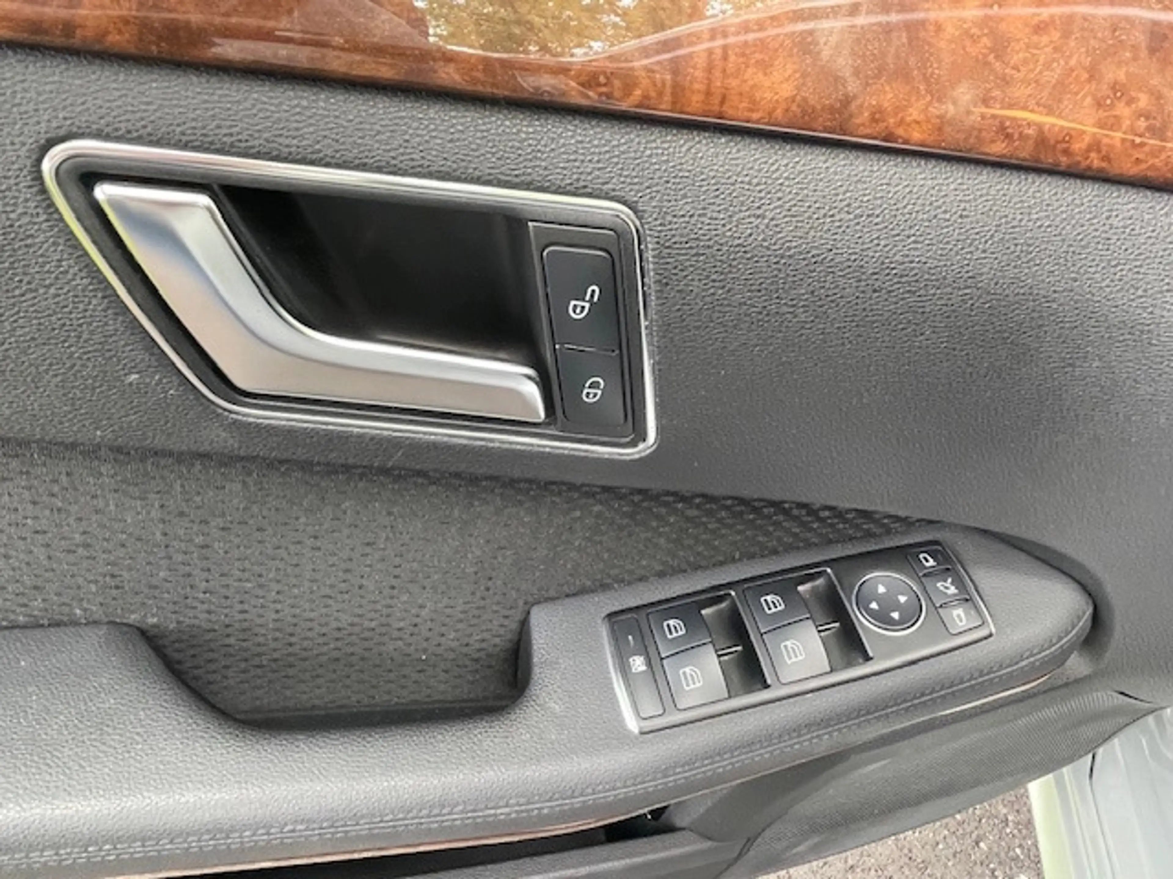 Mercedes-Benz E 250 CGI Business Class Elegance — photo 15
