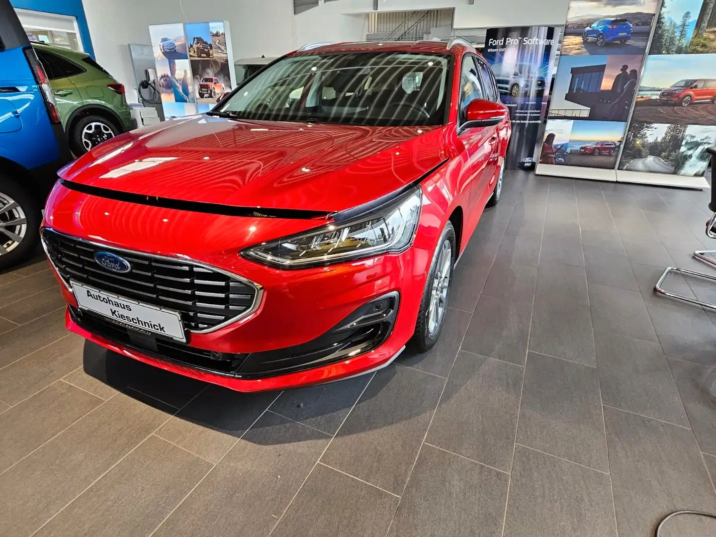 Ford Focus Turnier Titanium Rot - 1