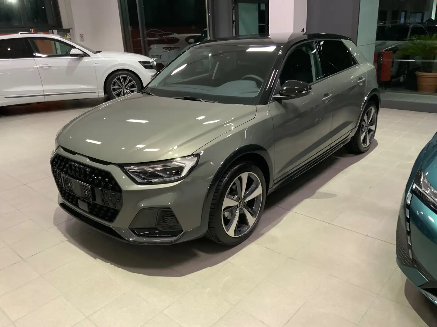 Audi A1 A1 allstreet 30 TFSI S tronic Identity Contrast Grigio - 2