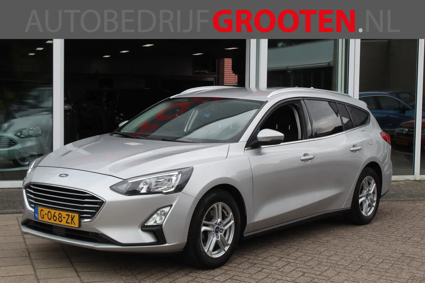 Ford Focus Wagon 1.0 EcoBoost Trend Edition Business Grijs - 1