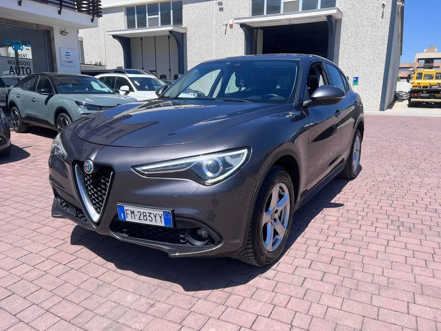 Alfa Romeo Stelvio Stelvio 2.2 t Executive Q4 210cv auto Grijs - 1