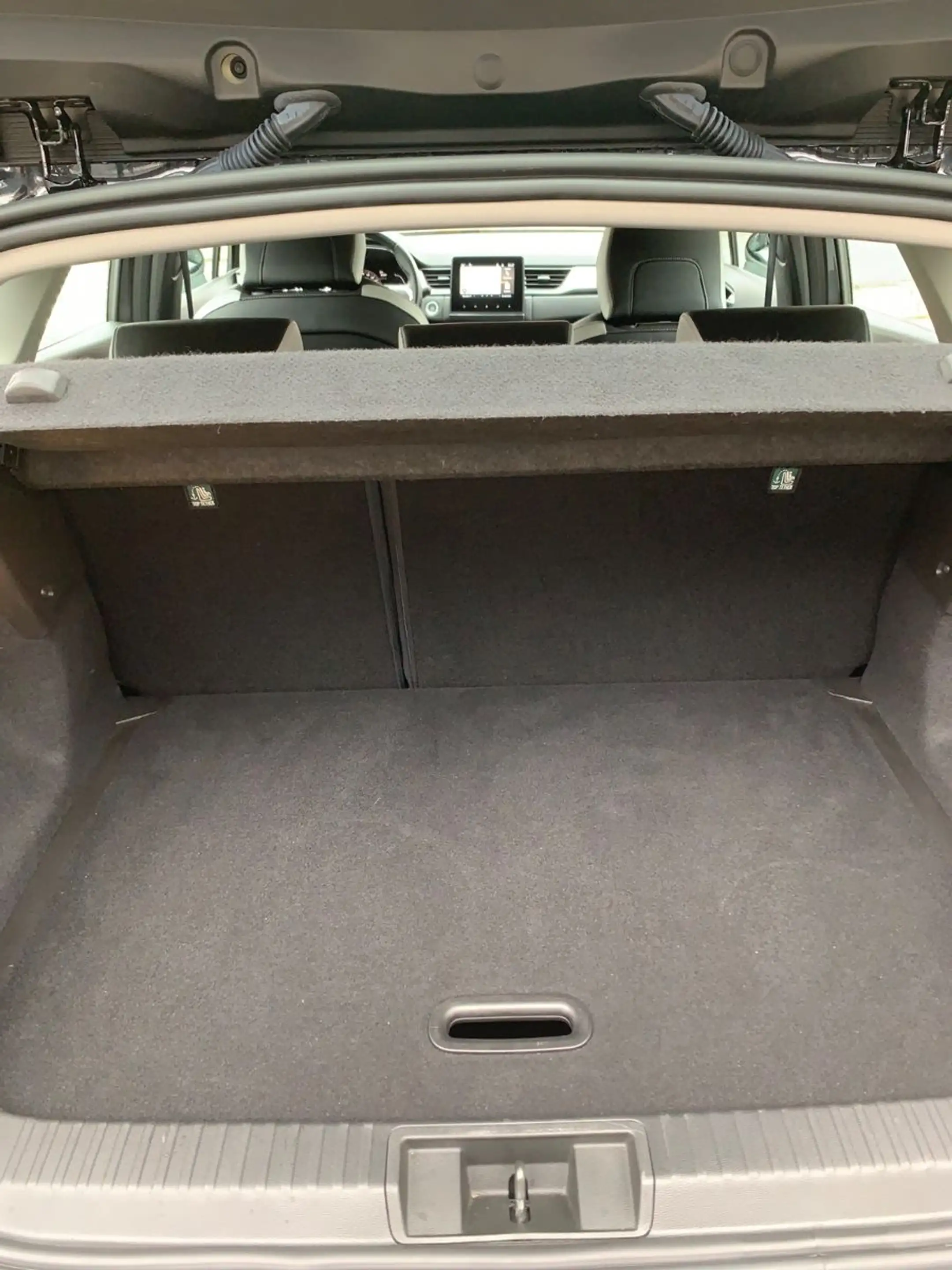 Renault Captur II Intens — photo 9