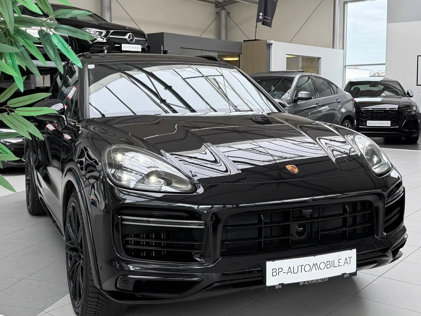 Porsche Cayenne Turbo S E-Hybrid // TOP AUSSTATTUNG // Schwarz - 2