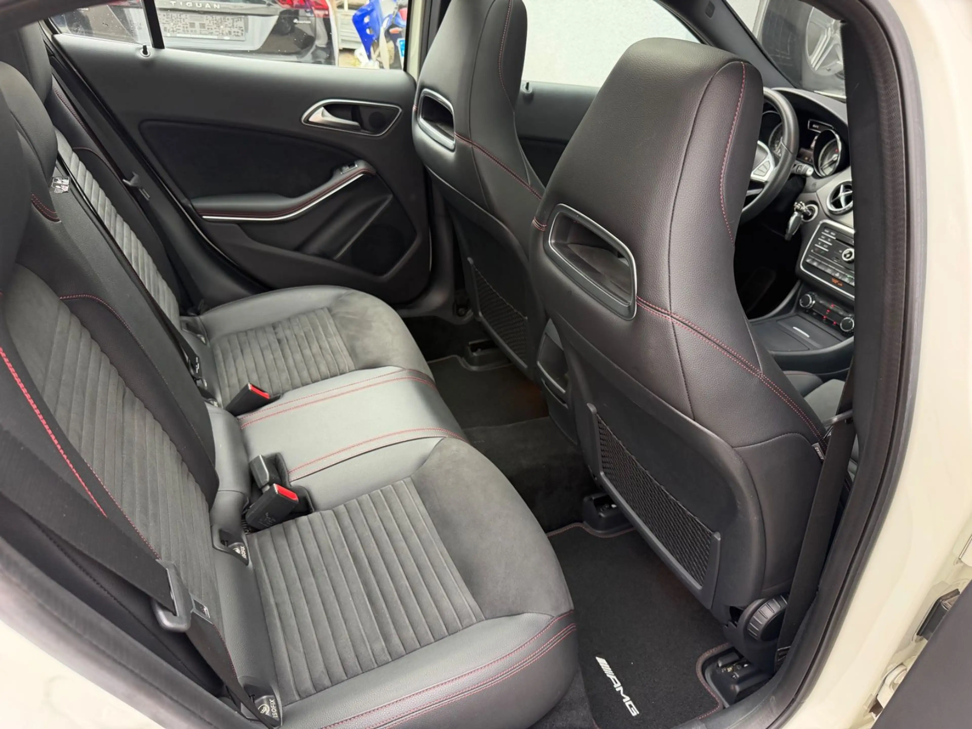 Mercedes-Benz GLA 200 CDI AMG Paket 4Matic — photo 11