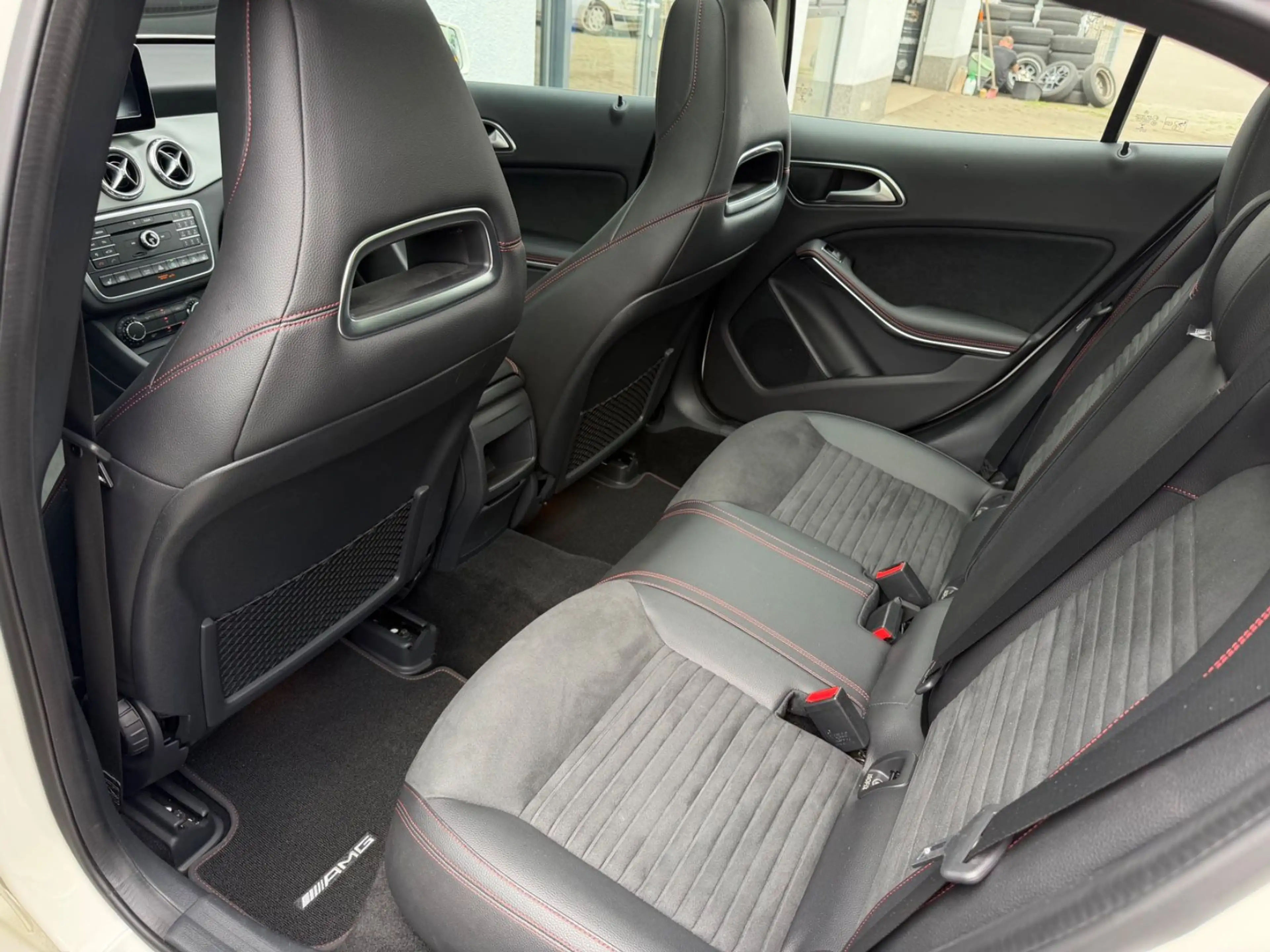 Mercedes-Benz GLA 200 CDI AMG Paket 4Matic — photo 12