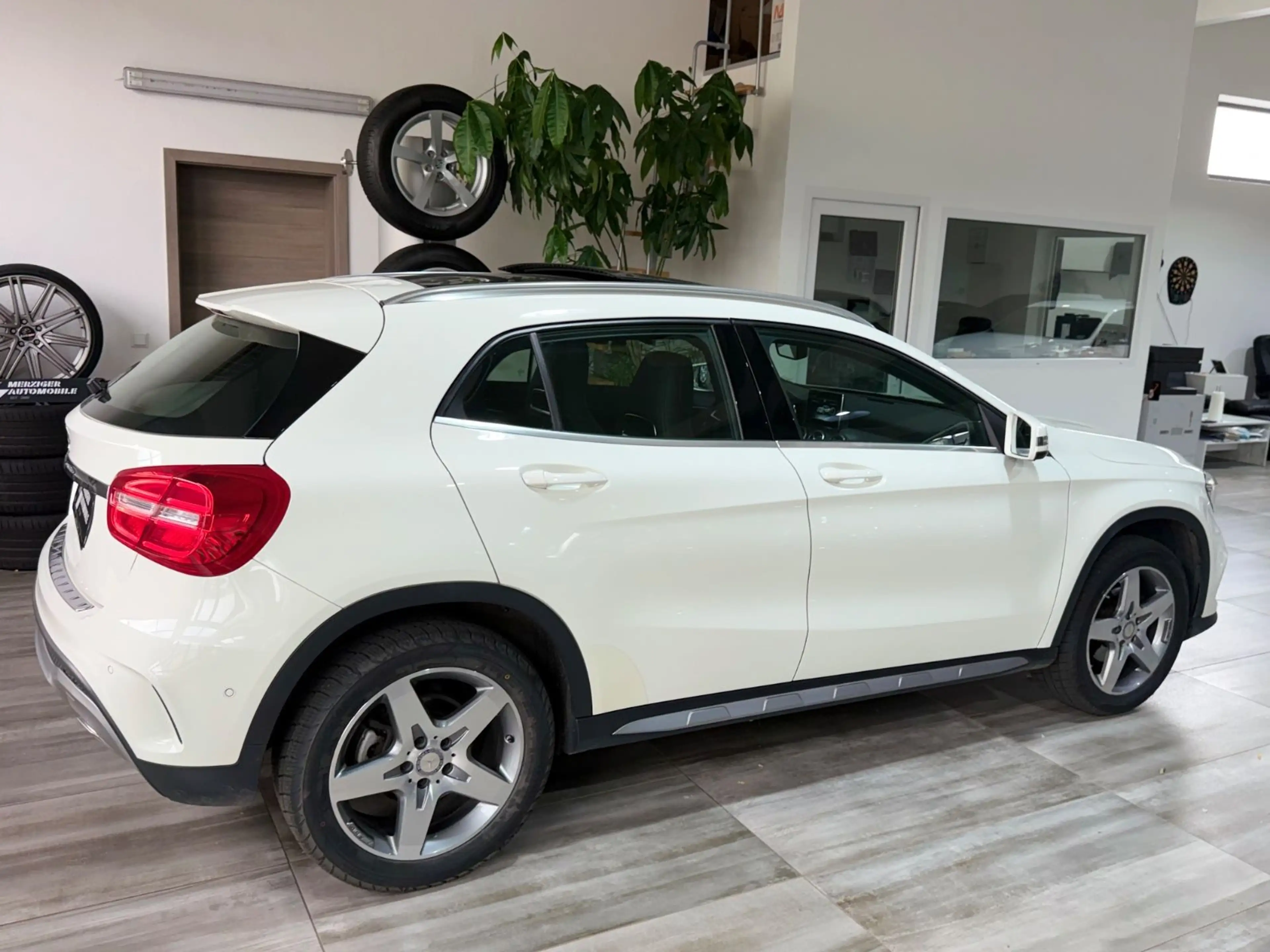 Mercedes-Benz GLA 200 CDI AMG Paket 4Matic — photo 7