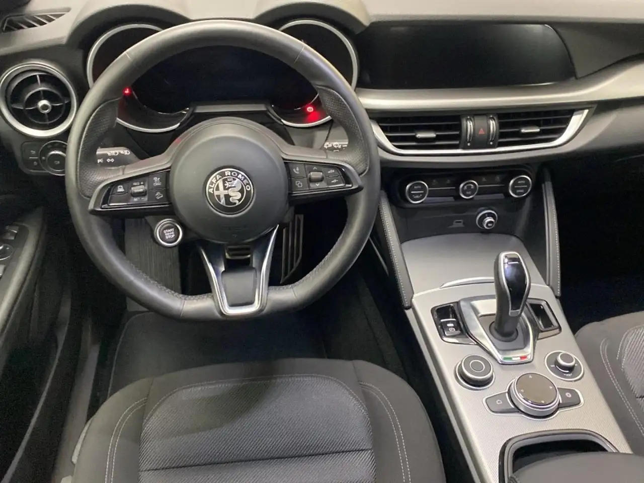 Alfa Romeo Stelvio 2024 — фото 12