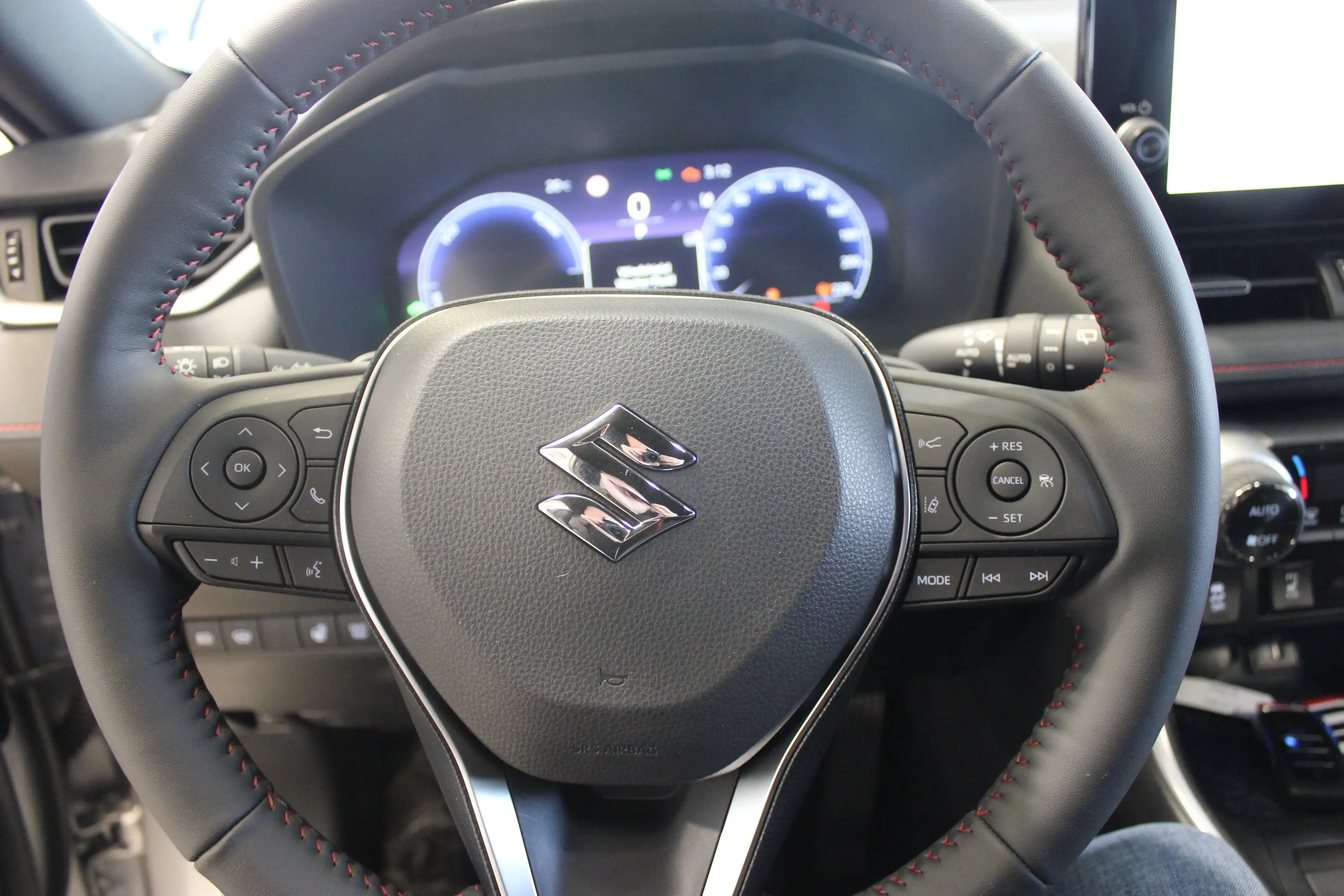 Suzuki Across PLUG-IN HYBRID — photo 9