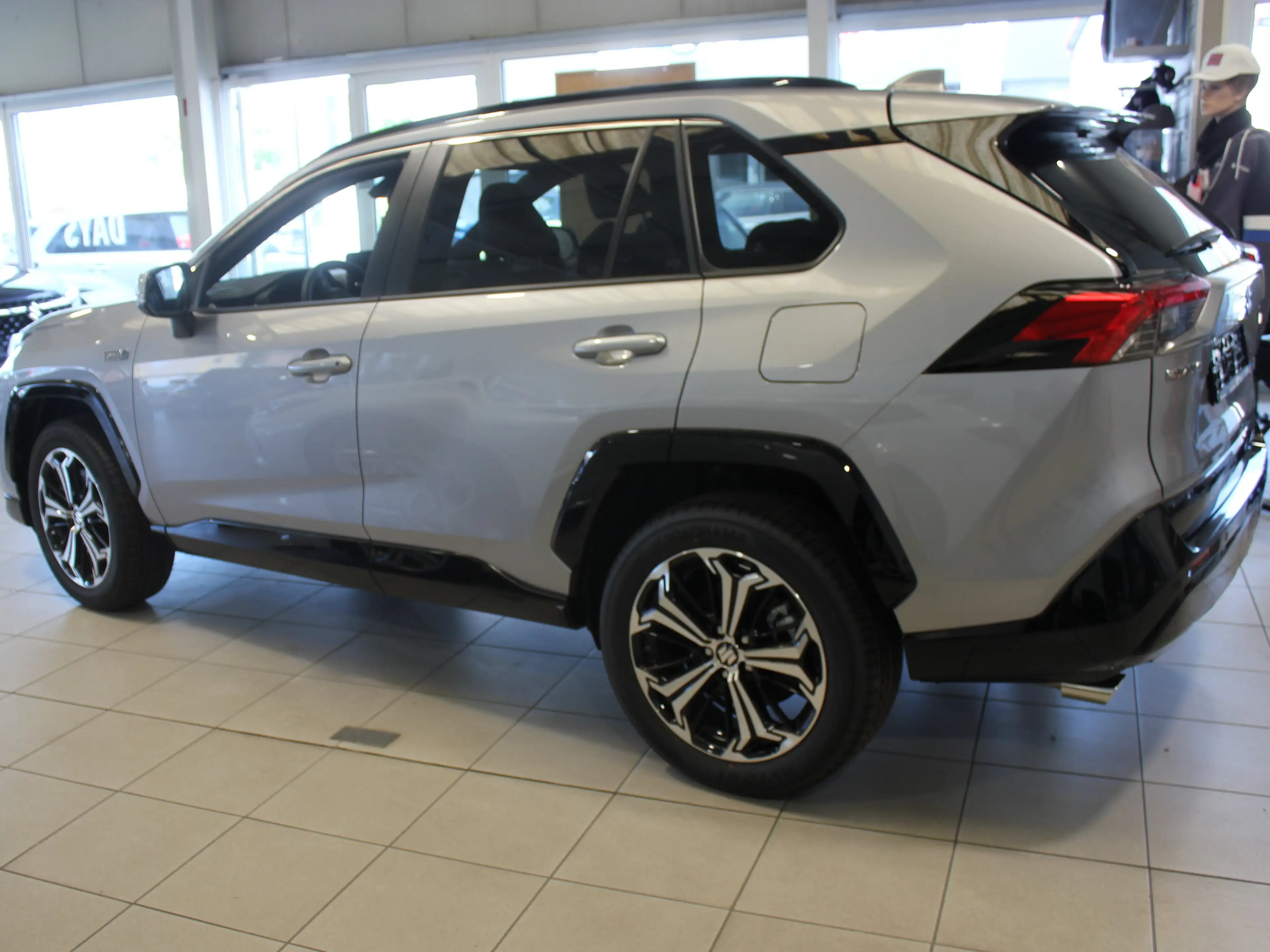 Suzuki Across PLUG-IN HYBRID — photo 6
