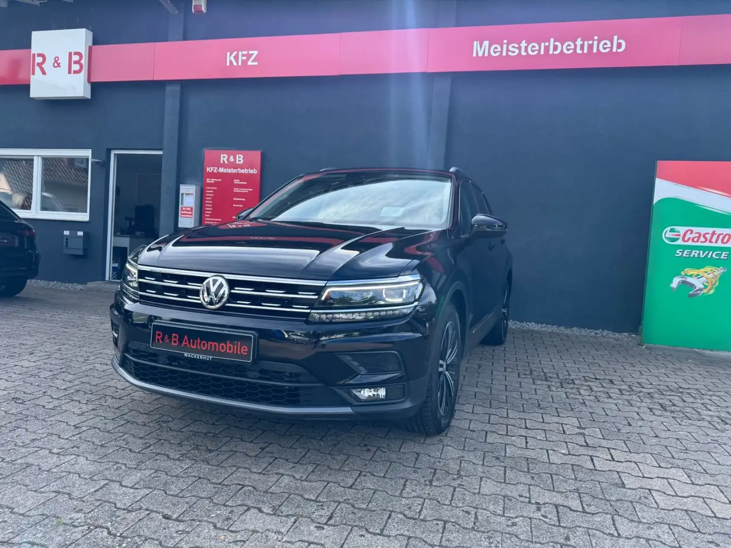 Volkswagen Tiguan Comfortline BMT*AHK*Pano*RFK*Led*HPD*ACC* Negro - 1