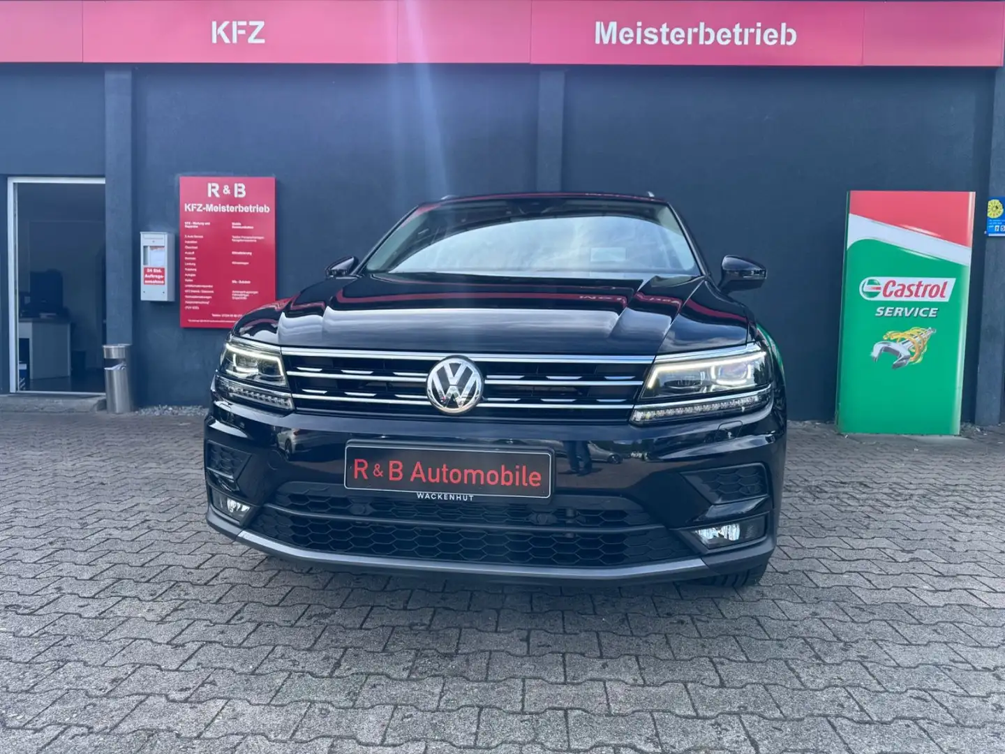 Volkswagen Tiguan Comfortline BMT*AHK*Pano*RFK*Led*HPD*ACC* Negro - 2