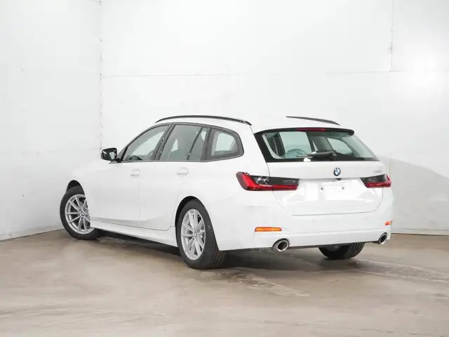 BMW 3 Series view 6