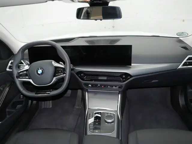 BMW 3 Series view 3