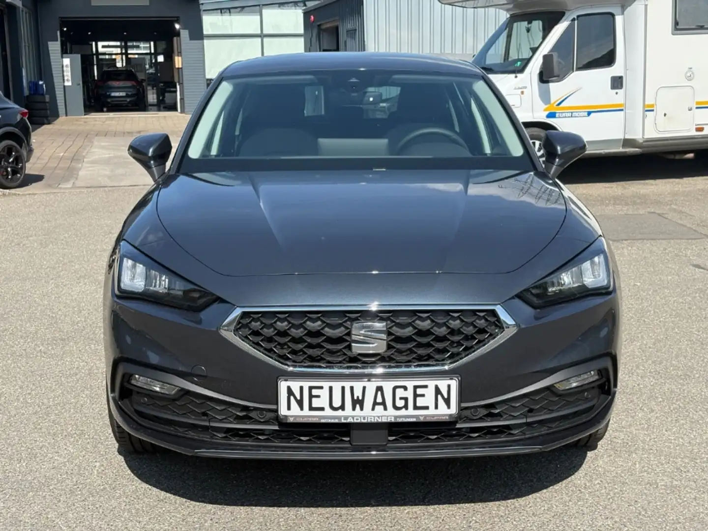 SEAT Leon Road Edition 1,5 eTSI *NAVI+ACC+PDC+RFK+KESSY* Grau - 2