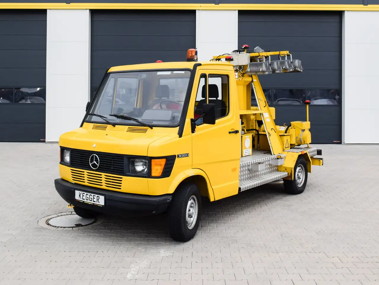 Mercedes-Benz 308D Automatik Lichtgiraffe mit Anhänger, foto 5