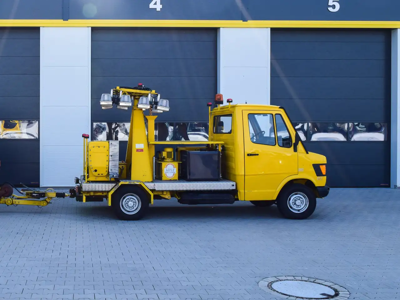 Mercedes-Benz 308D Automatik Lichtgiraffe mit Anhänger, foto 10