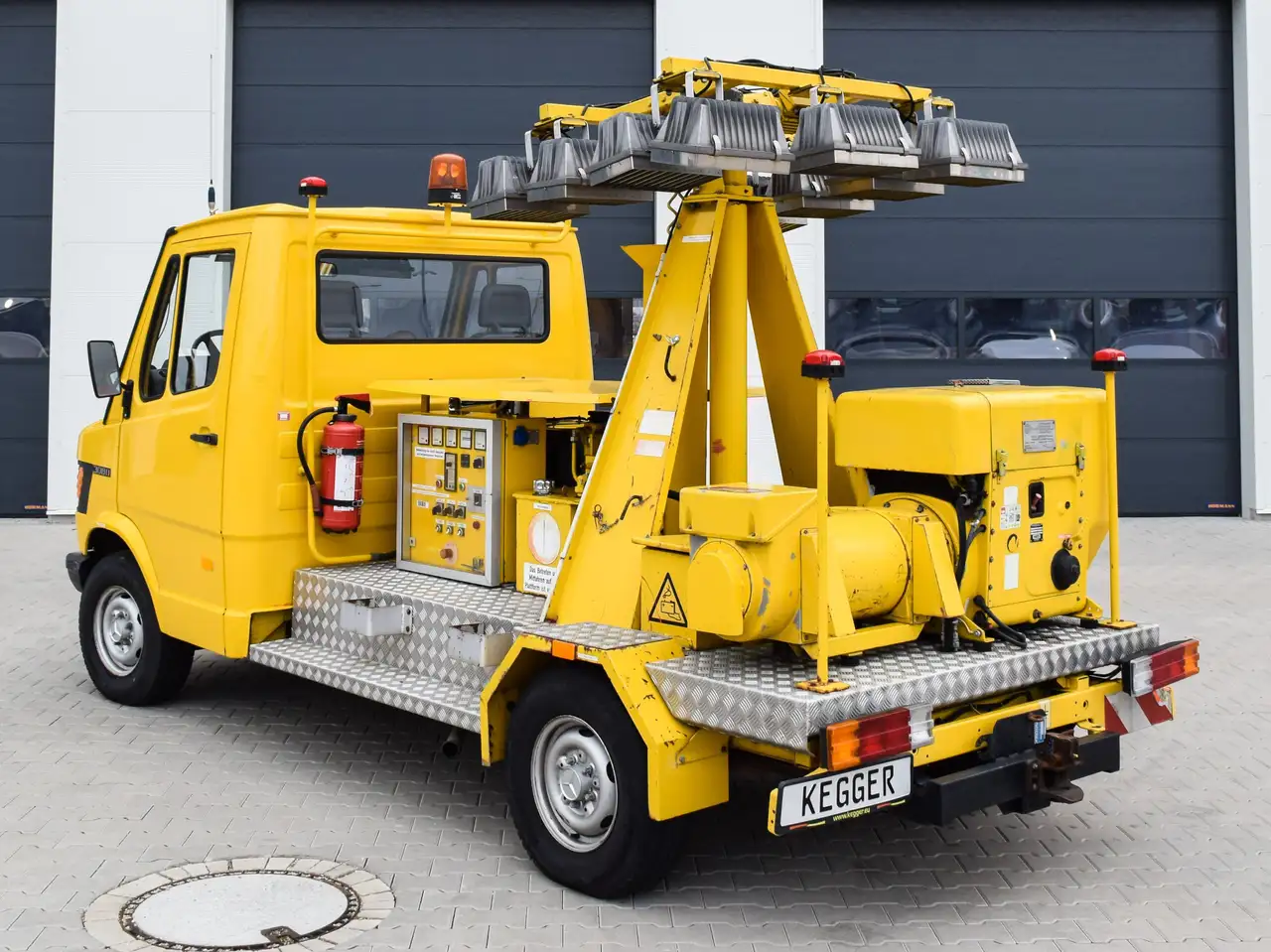 Mercedes-Benz 308D Automatik Lichtgiraffe mit Anhänger, foto 7