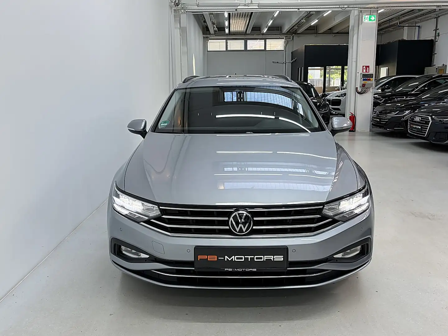 Volkswagen Passat Variant Business 2.0 TDI DSG LED RFK Navi Silber - 2
