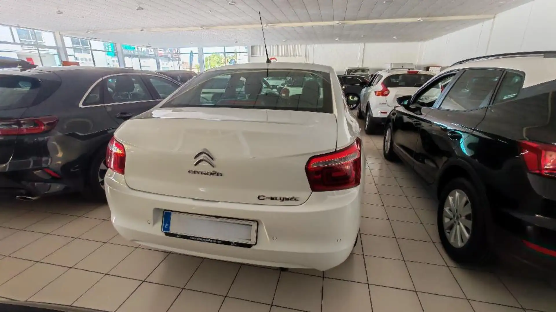 Citroen C-Elysée 1.5 BLUEHDI 74KW SHINE 4P Blanco - 2