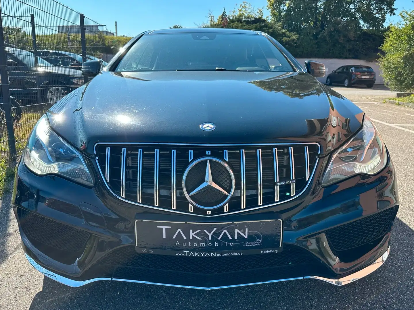 Mercedes-Benz E 55 AMG Coupe V8 BITURBO / NAVI / PANO / LED Schwarz - 2