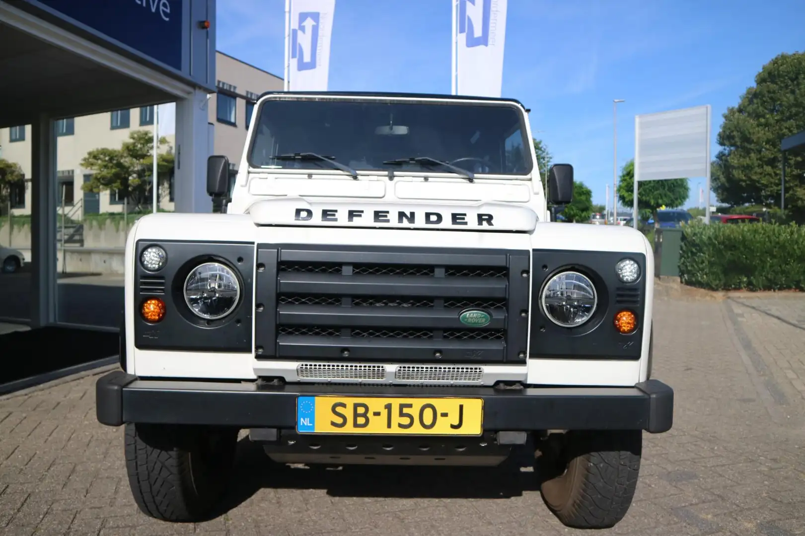 Land Rover Defender 2.5 TD5 90 SW S Wit - 2