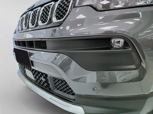 Jeep Compass view 4