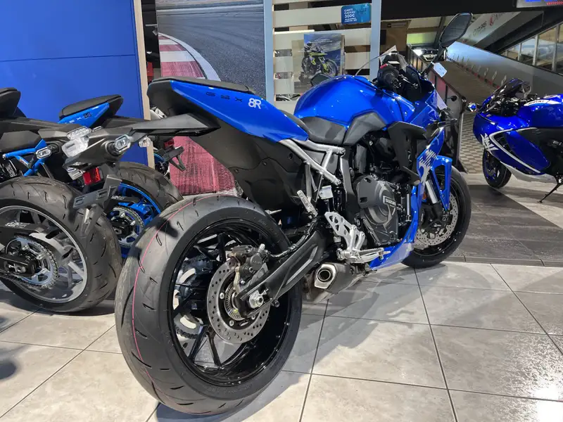 Suzuki GSX-8R - foto 3