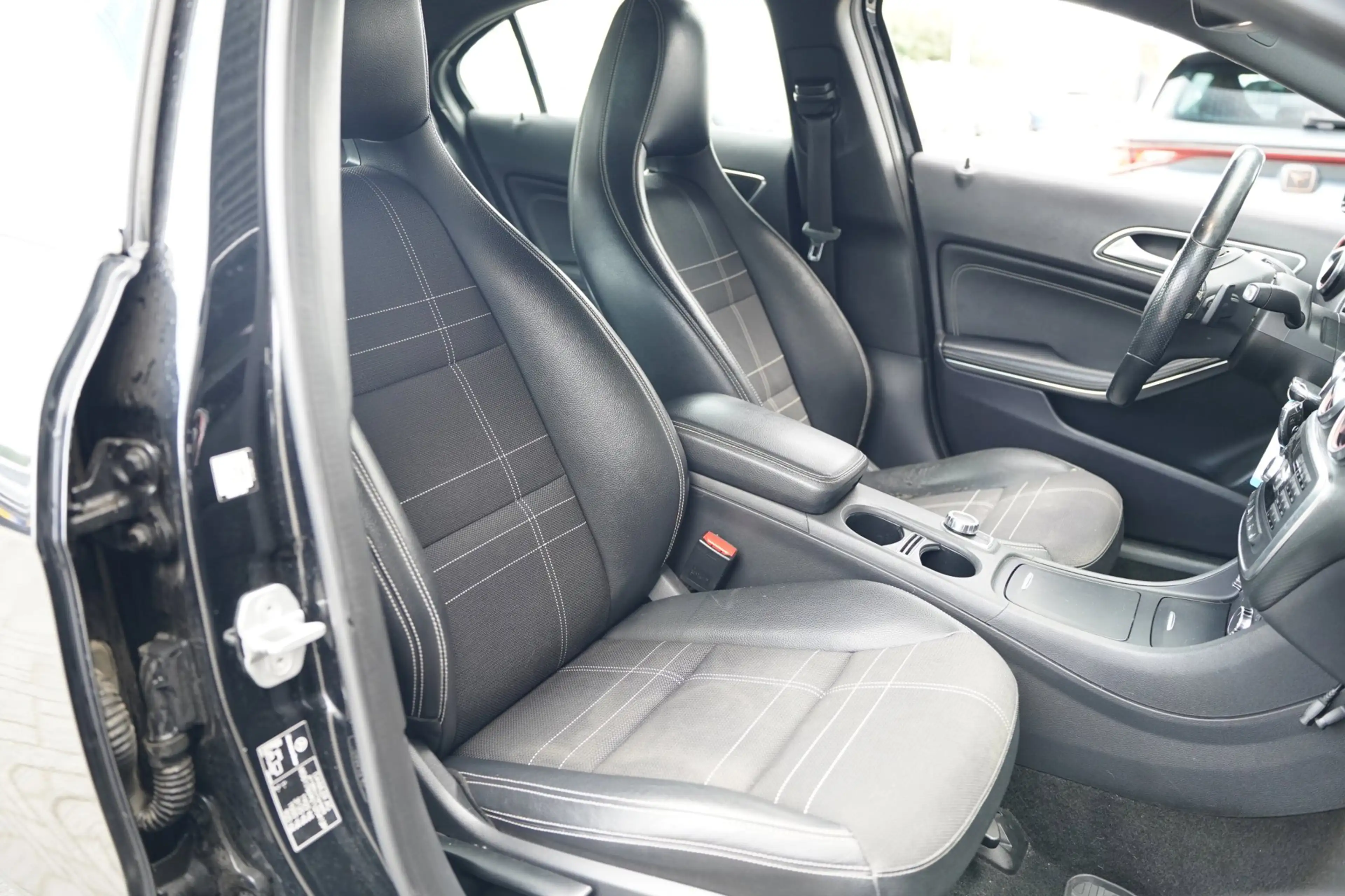 Mercedes-Benz A 180 Ambition DCT Navi Leder Apple Carplay Pdc Cruise — photo 4