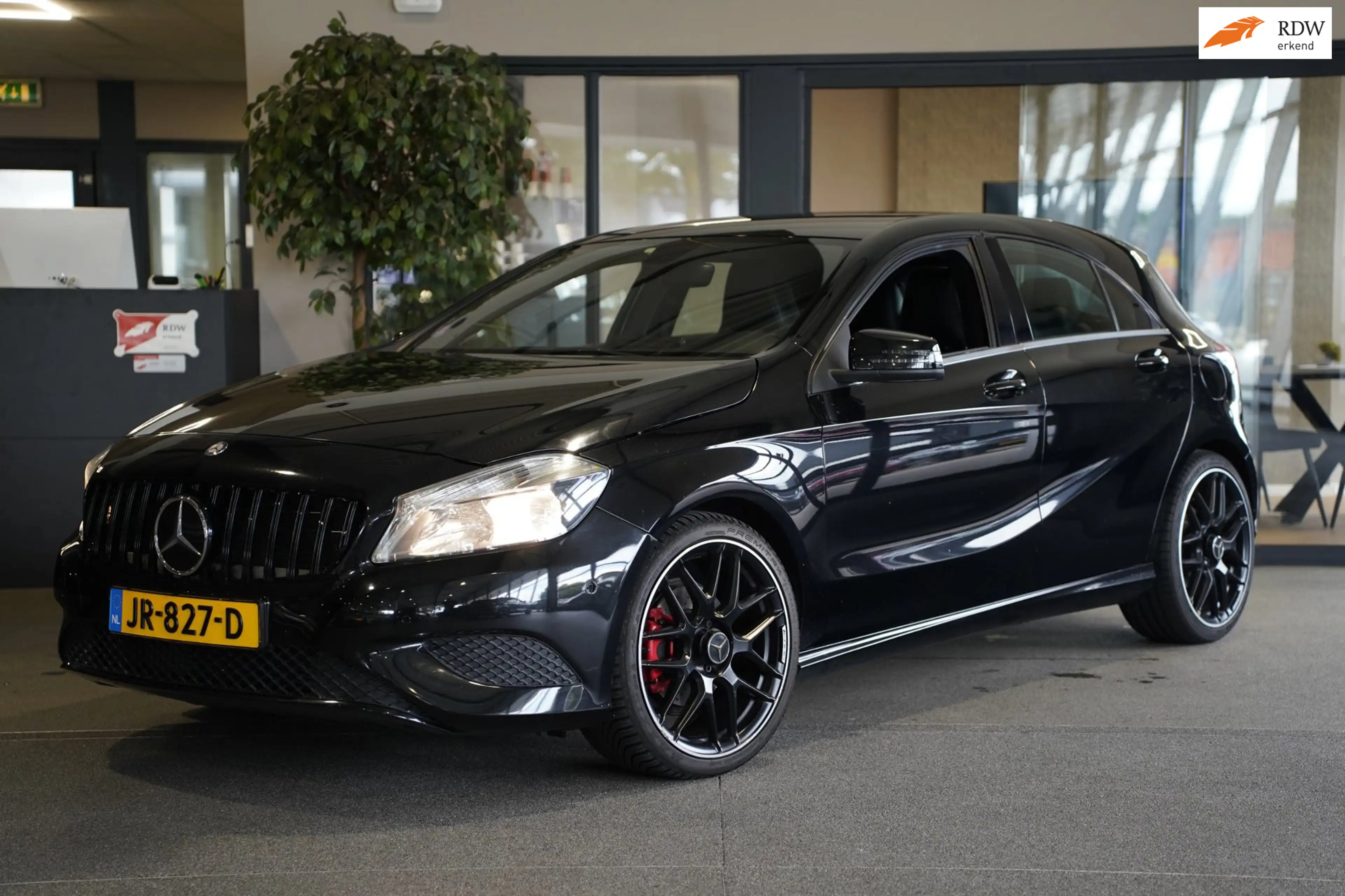 Mercedes-Benz A 180 Ambition DCT Navi Leder Apple Carplay Pdc Cruise