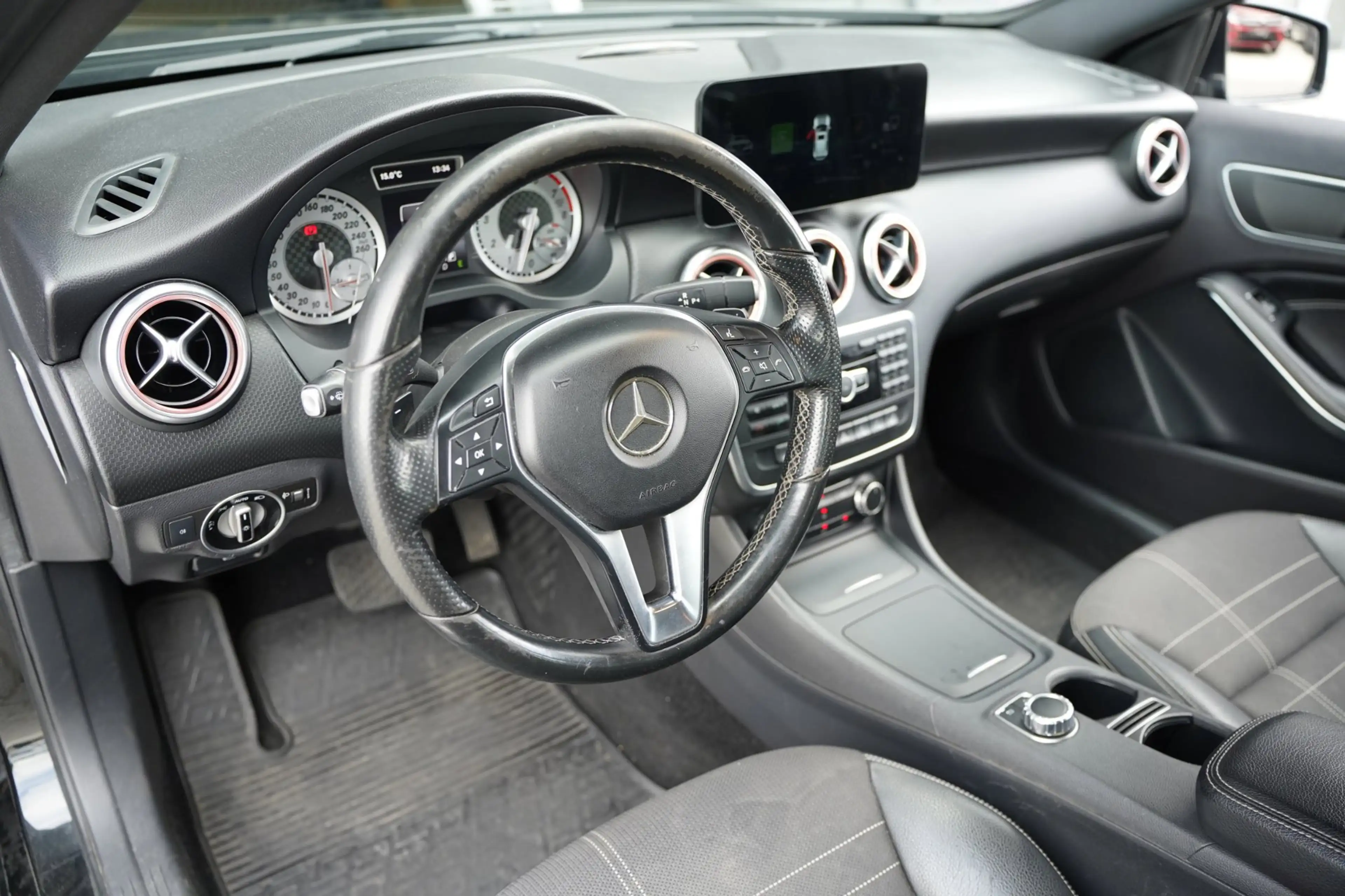 Mercedes-Benz A 180 Ambition DCT Navi Leder Apple Carplay Pdc Cruise — photo 3