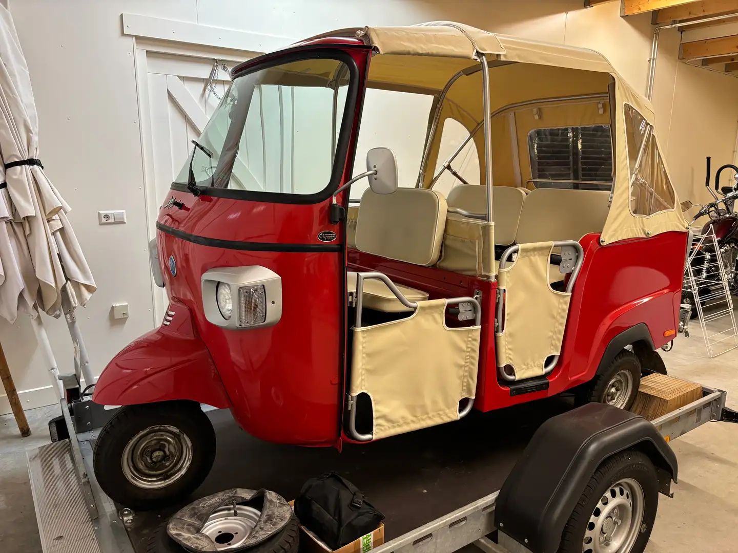 Piaggio Ape Calessino 200 Tuk Tuk met optie ambulance wagen Red - 1