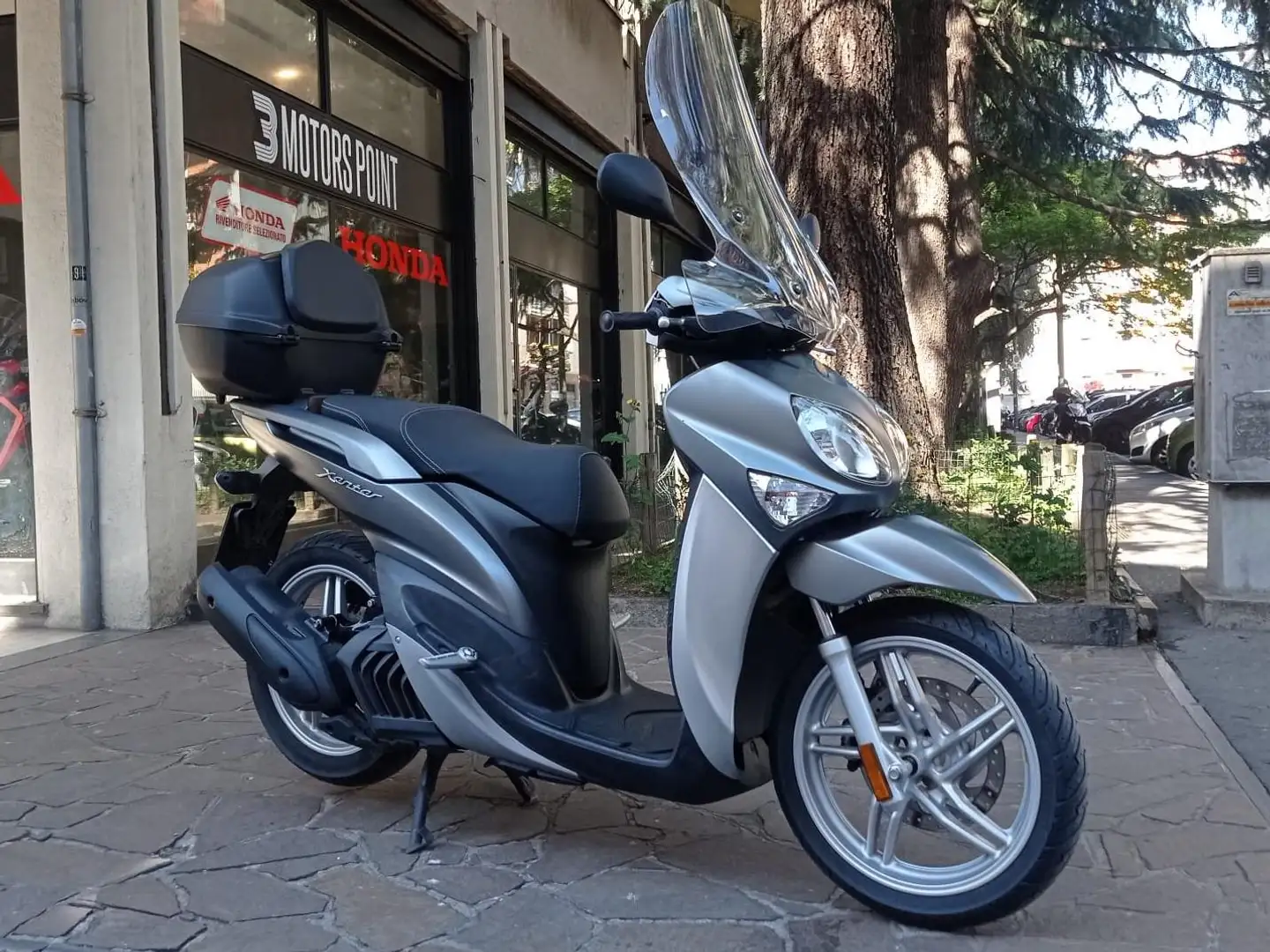 Yamaha Xenter 150 Gris - 1