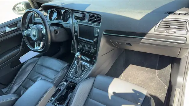 Volkswagen Golf view 10